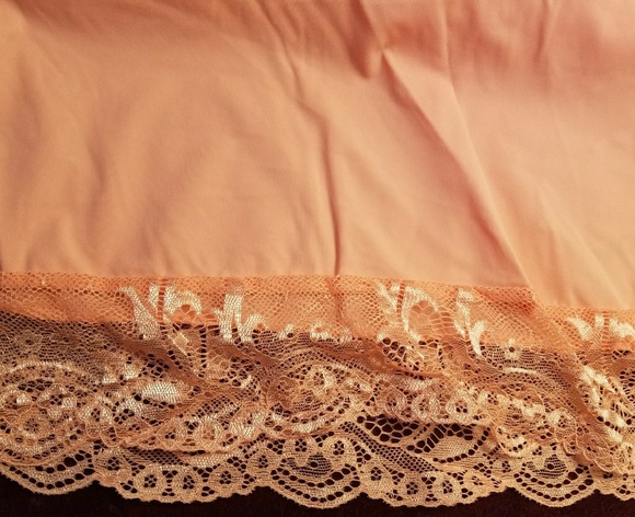 Pin-up lace Camisole - Picture 3 of 7